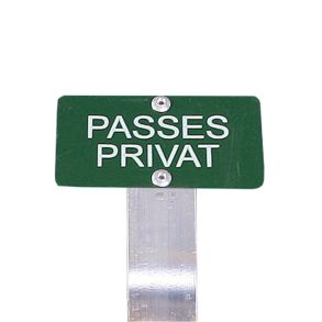 Tekstskilte p spyd (''Passes privat'')